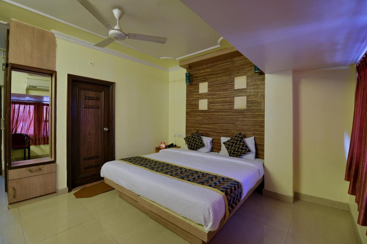 Oyo 2289 Hotel Radha Palace Kukas Bagian luar foto