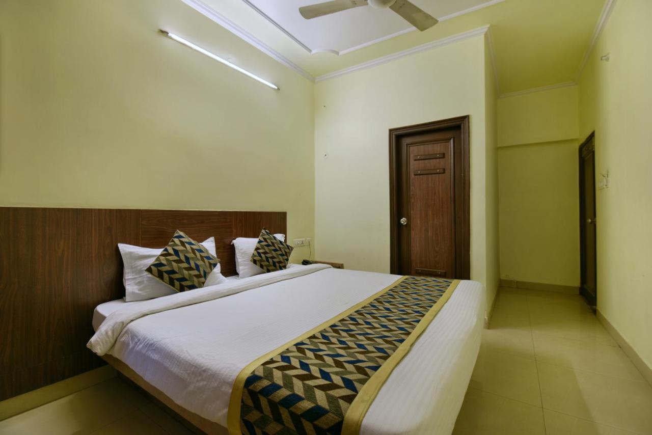 Oyo 2289 Hotel Radha Palace Kukas Bagian luar foto