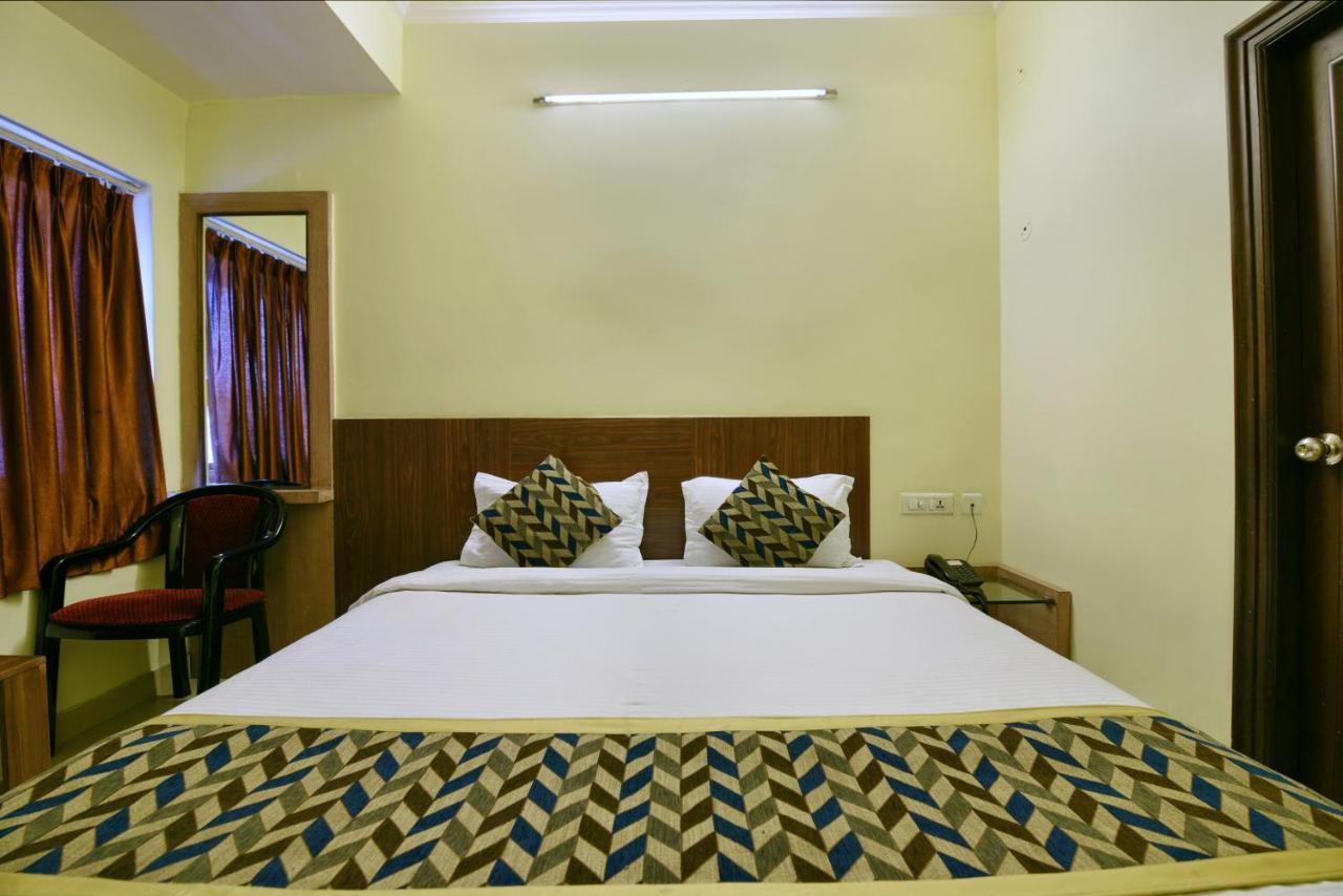 Oyo 2289 Hotel Radha Palace Kukas Bagian luar foto