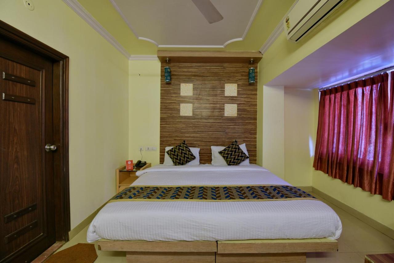 Oyo 2289 Hotel Radha Palace Kukas Bagian luar foto
