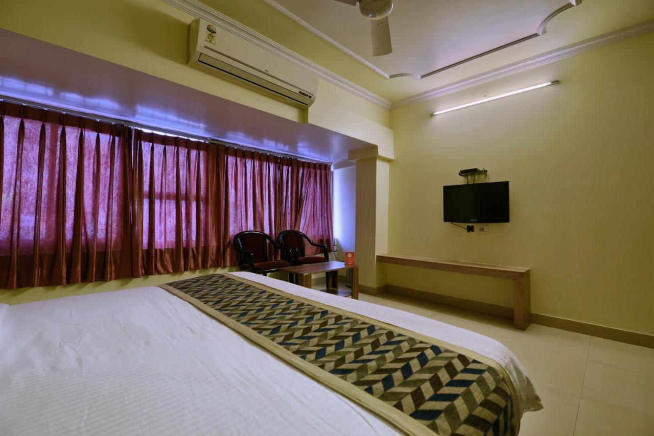 Oyo 2289 Hotel Radha Palace Kukas Bagian luar foto