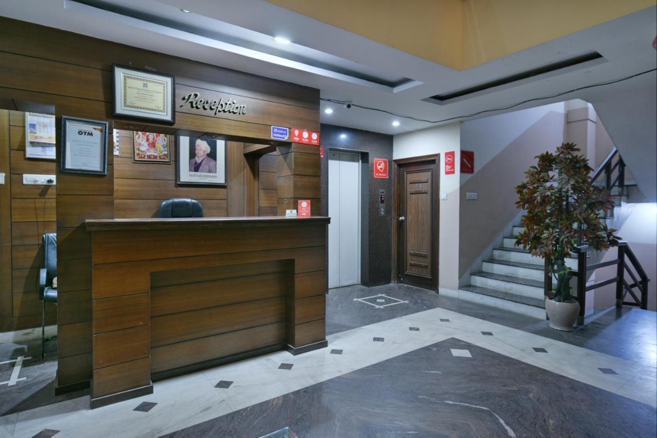 Oyo 2289 Hotel Radha Palace Kukas Bagian luar foto